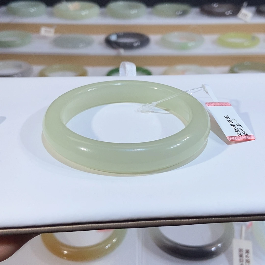 未镶嵌手镯和田玉白茶晴