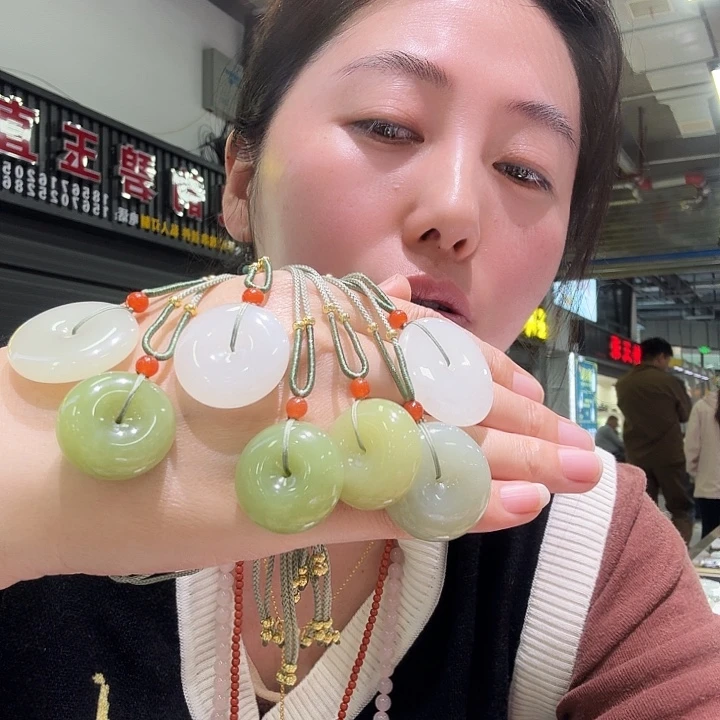 颈饰未镶嵌和田玉