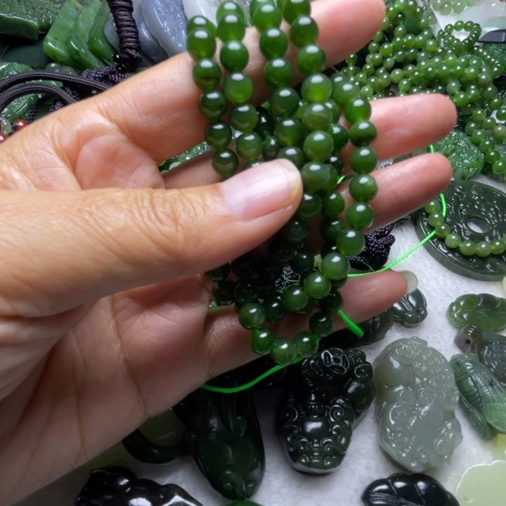 世***械和田玉未镶嵌颈饰