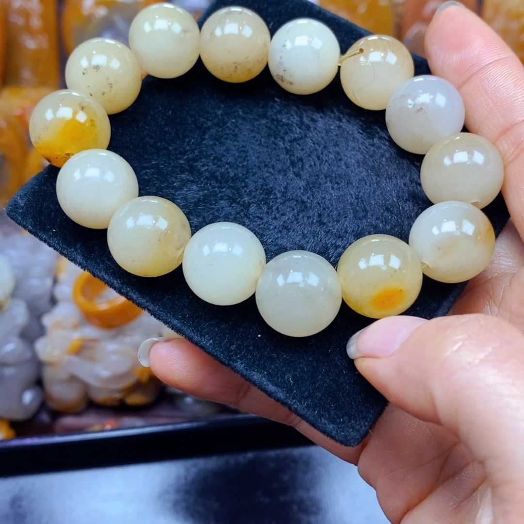 未镶嵌石英质玉（黄龙玉）颈饰