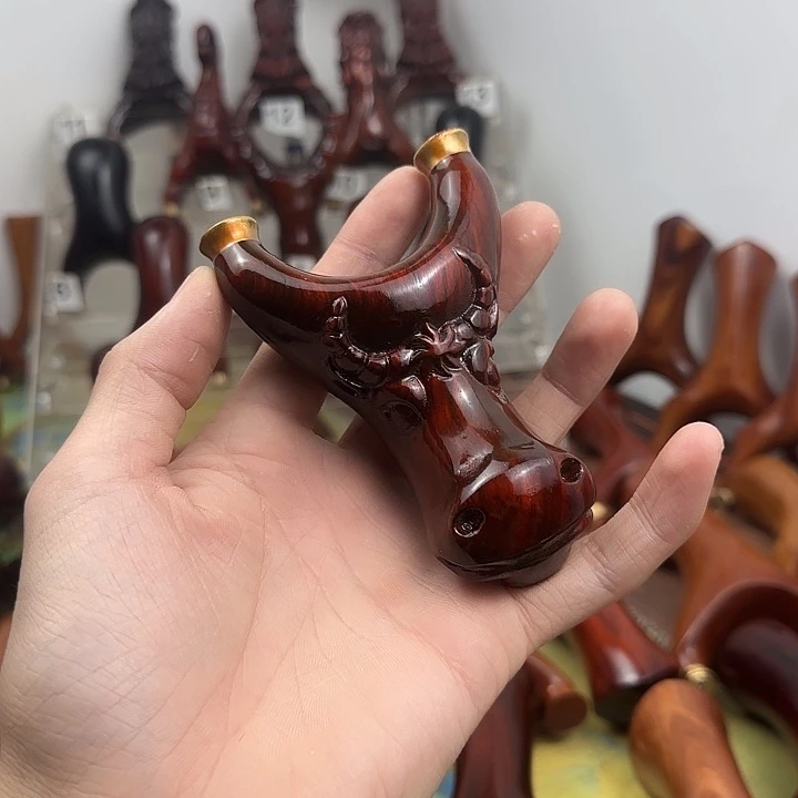 13号瑕疵紫檀牛头