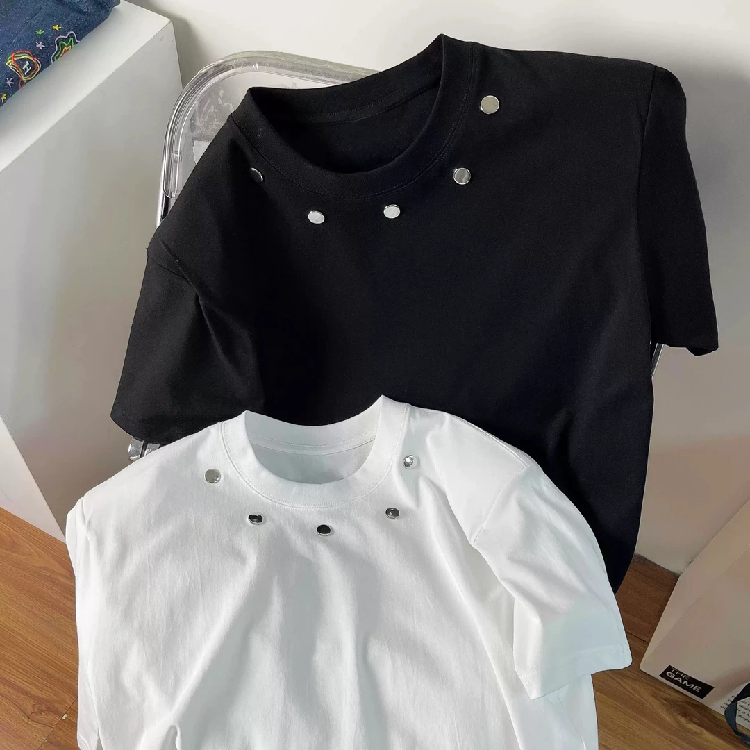 【逗逗】2025夏季领口金属纽扣垫肩短袖T恤男高级廓形简约半袖 W32