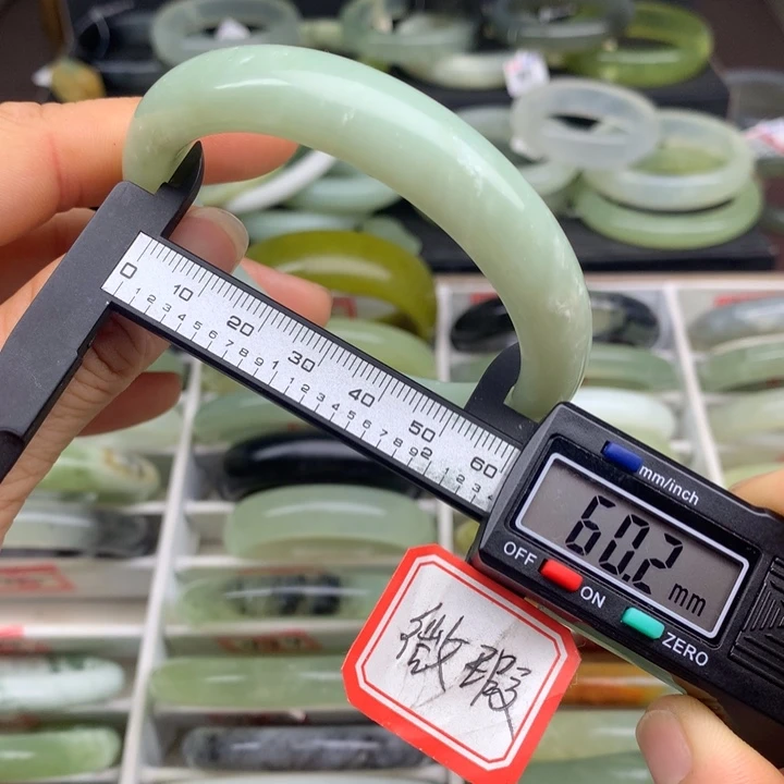 蛇纹石玉未镶嵌手镯485