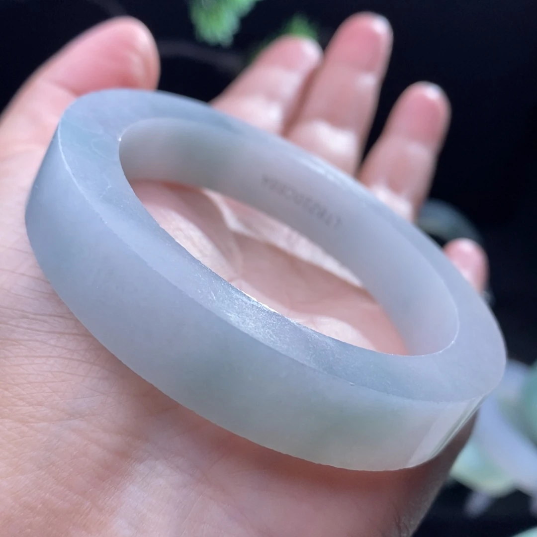 定制翡翠未镶嵌翡翠手镯