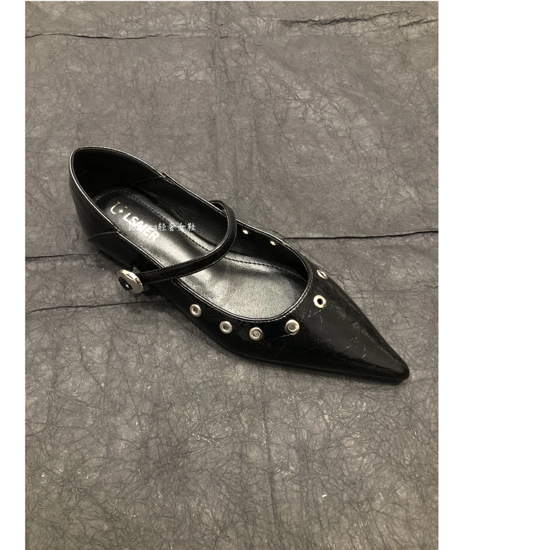 2025春款女鞋时尚法式百搭油蜡皮尖头浅口单鞋镂空平底女鞋 A