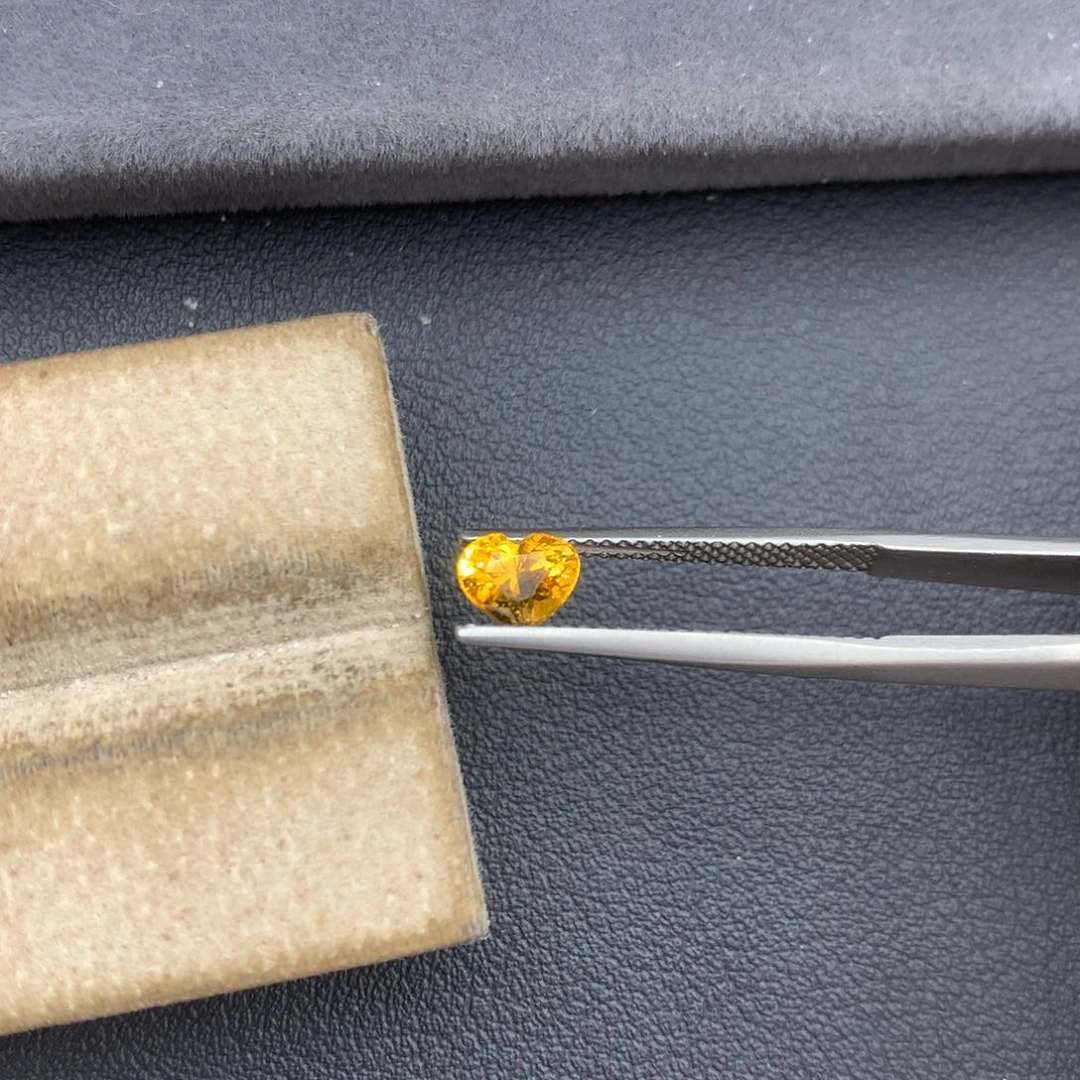 裸石蓝宝石1ct金丝雀