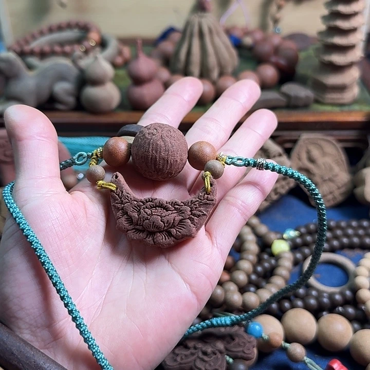 苏和香方单颗搭配脖挂