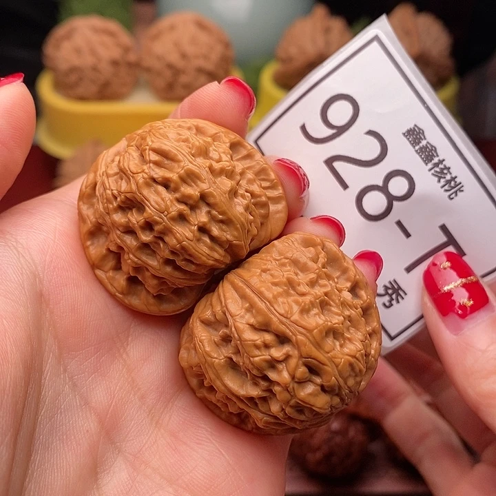 桃核把件白狮子37……