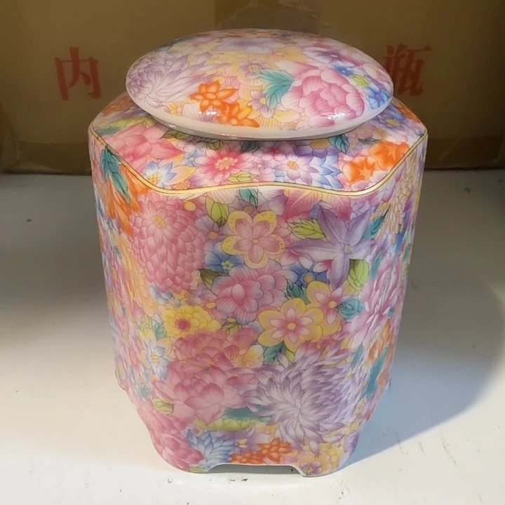 清货现场琉璃珐琅彩茶具