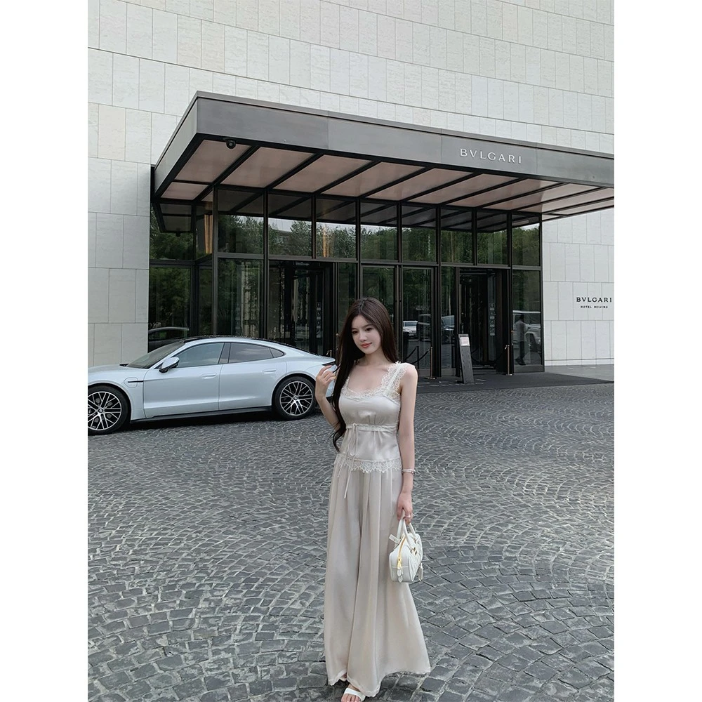 THE SWAN司凰轻奢 浪漫无序 蕾丝拼缎面吊带上衣/垂坠感裤子套装