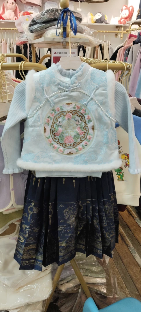 特价清货女中童三件套国风裙