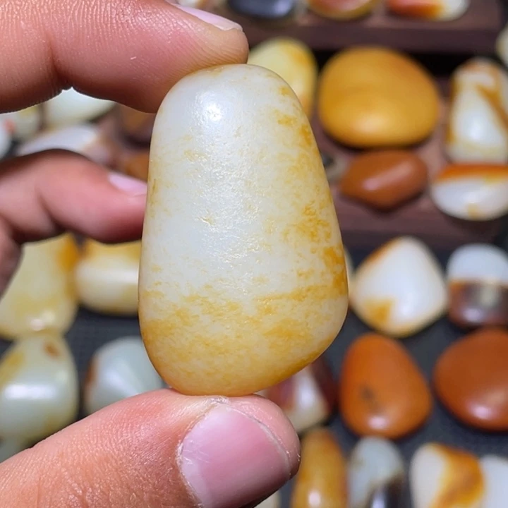 和田玉颈饰未镶嵌22.5克原籽无修