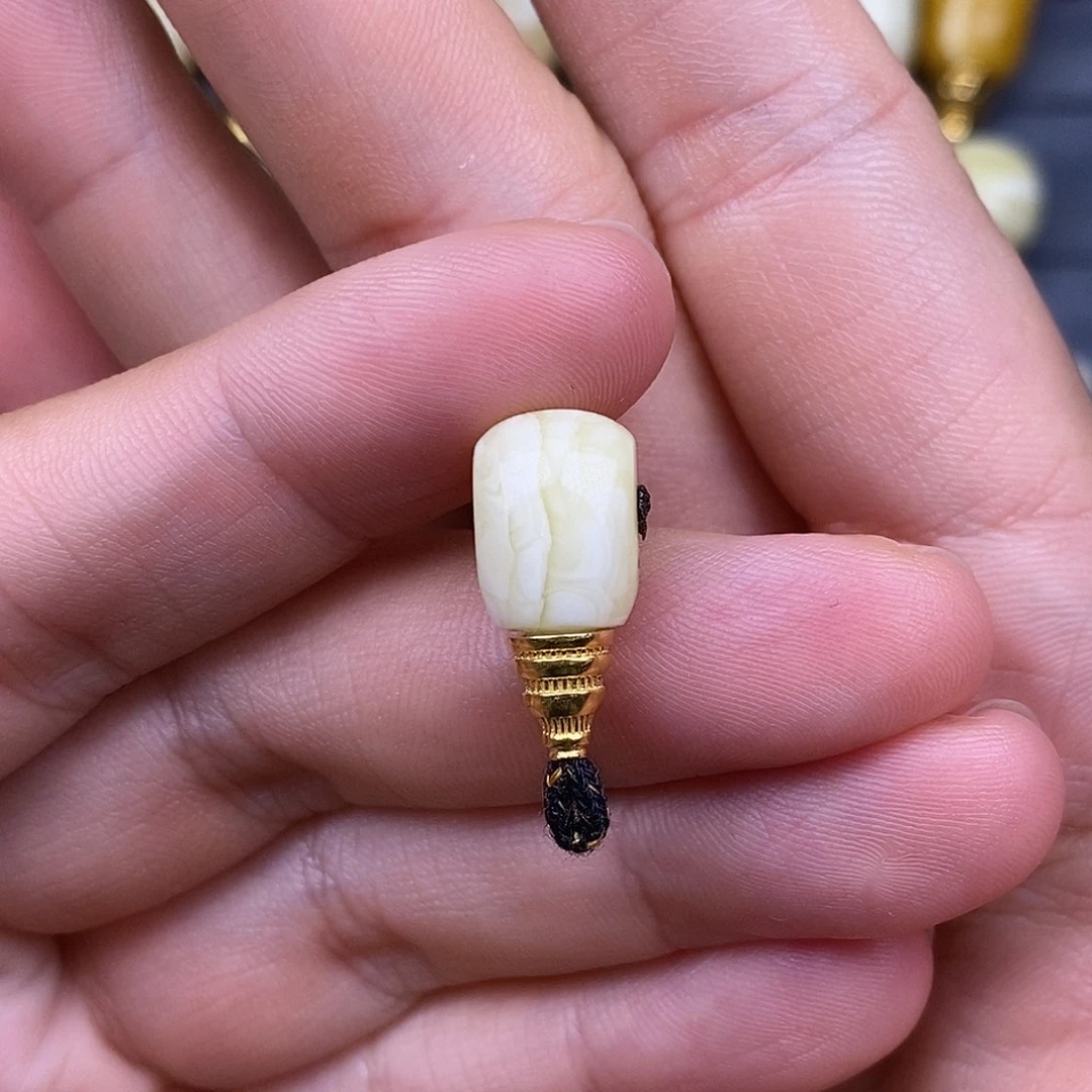 琥珀18K金镶嵌裸石8.9mm 蜜蜡金塔三通