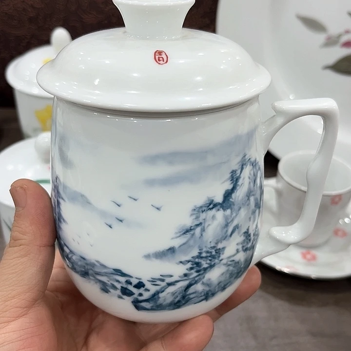 釉下五彩的瓷器和，