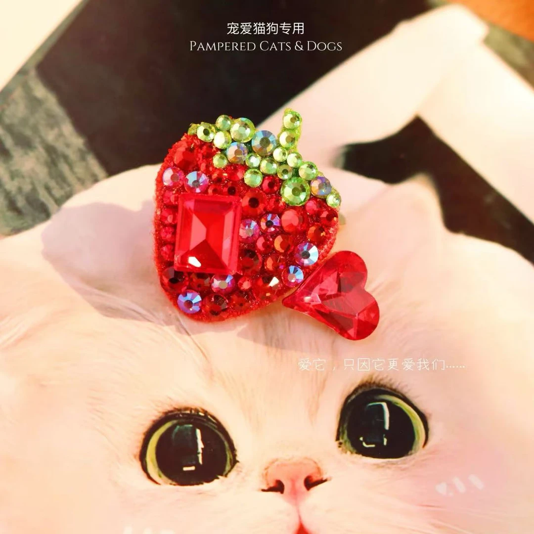 满钻华子草莓顶夹宠物专用头饰饰品猫狗不伤毛发狂甩不掉贼轻