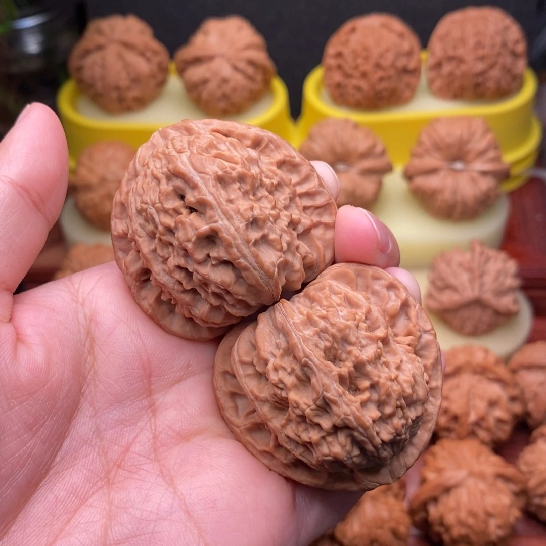 把件文玩核桃43“毕业”红皮三角白