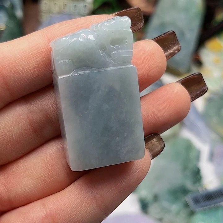 翡翠未镶嵌颈饰挂件