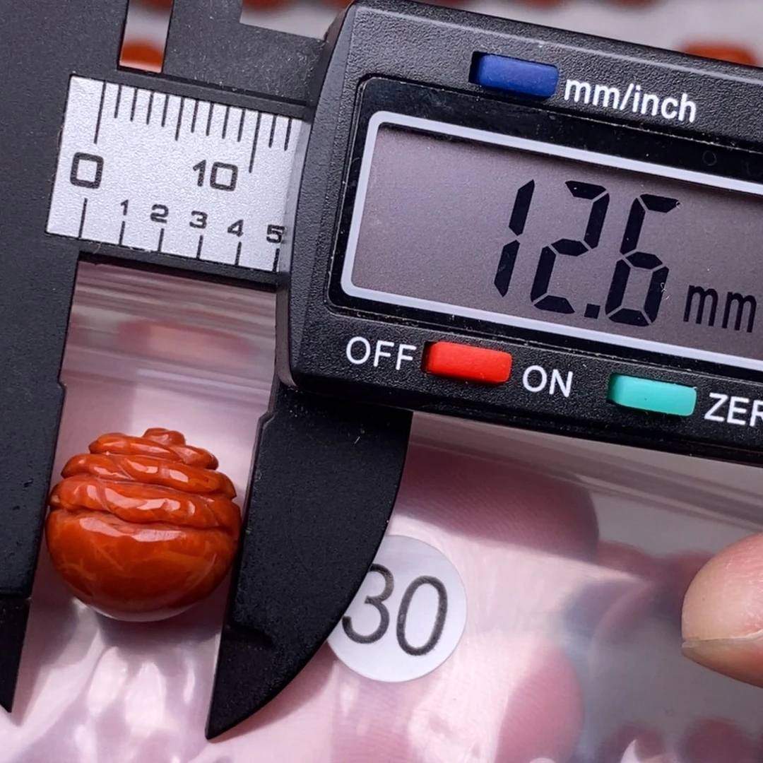 南红玛瑙未镶嵌配饰有瑕疵