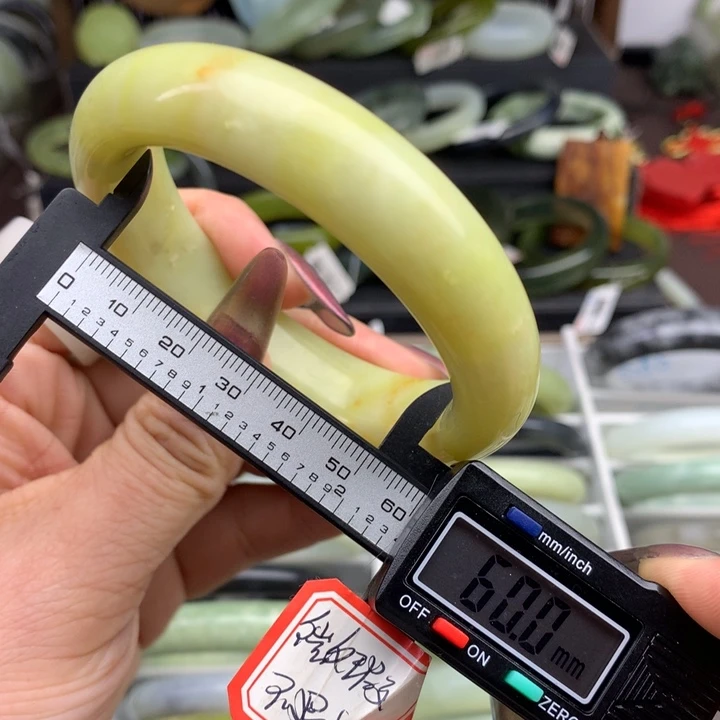 蛇纹石玉手镯未镶嵌679