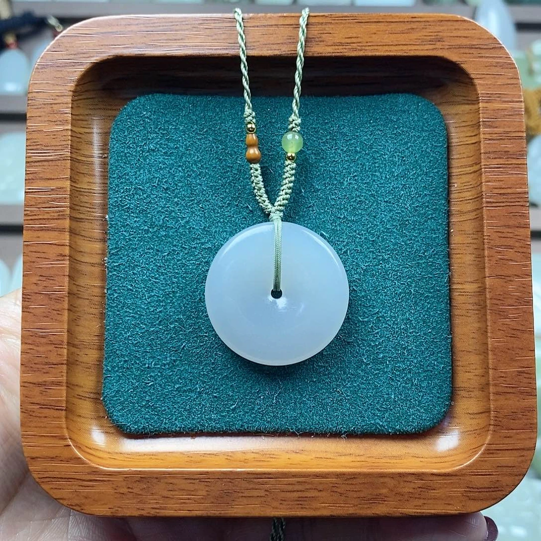 和田玉未镶嵌颈饰30mm薄款平安扣