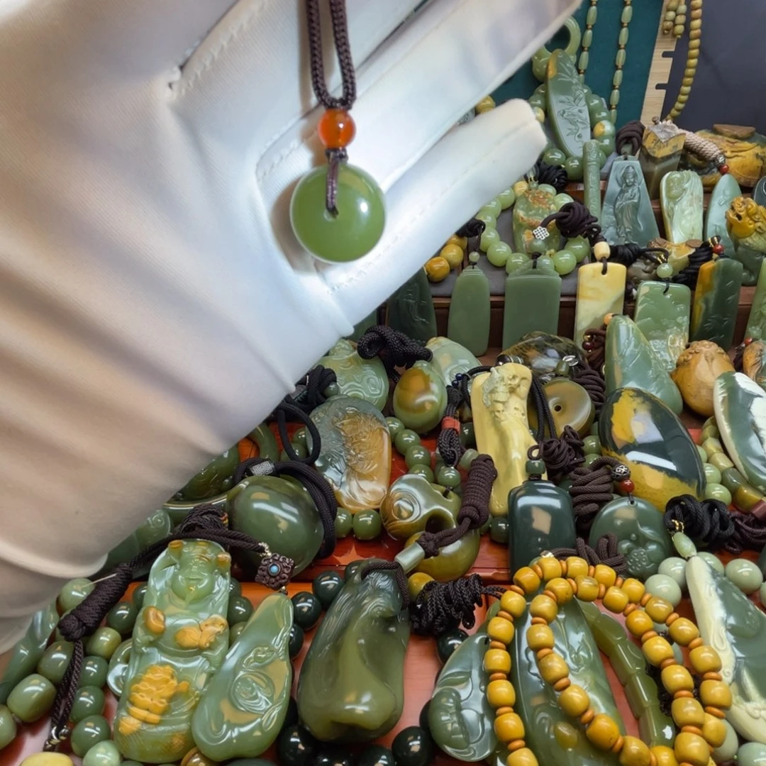 岫岩老玉（透闪石质玉）未镶嵌颈饰