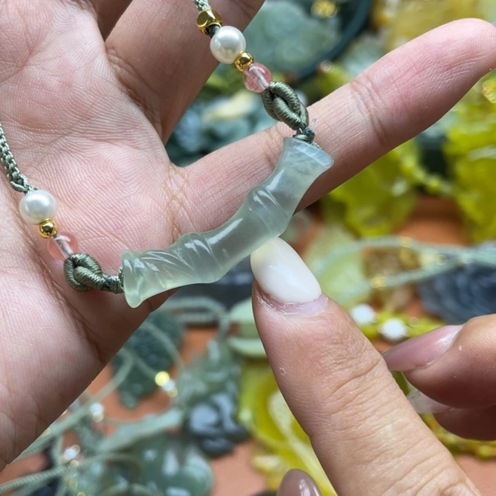 蛇纹石玉未镶嵌颈饰