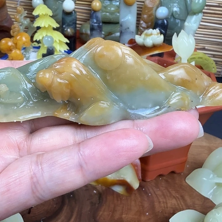 蛇纹石玉未镶嵌摆件