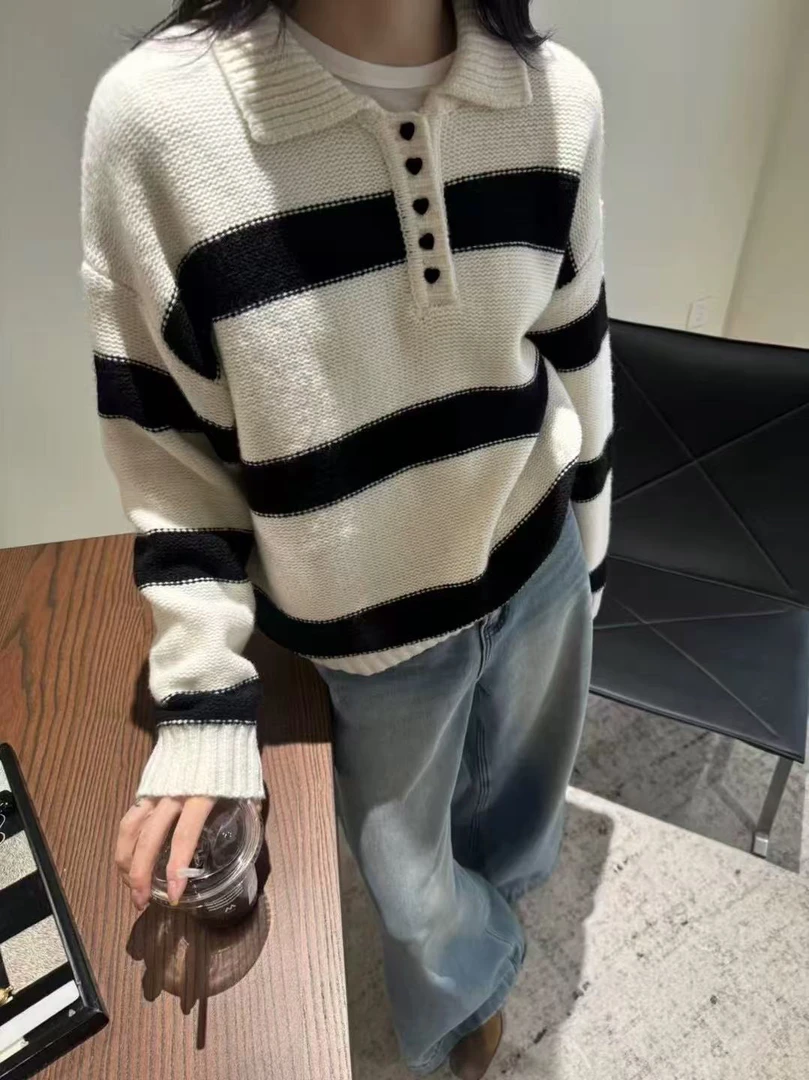 2024冬季新款女装翻领拼接爱心纽扣撞色条纹针织毛衣女7923