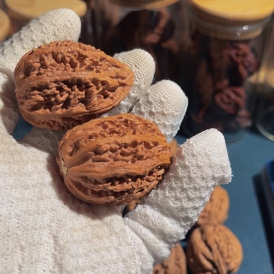 文玩核桃吊坠雨****走核桃