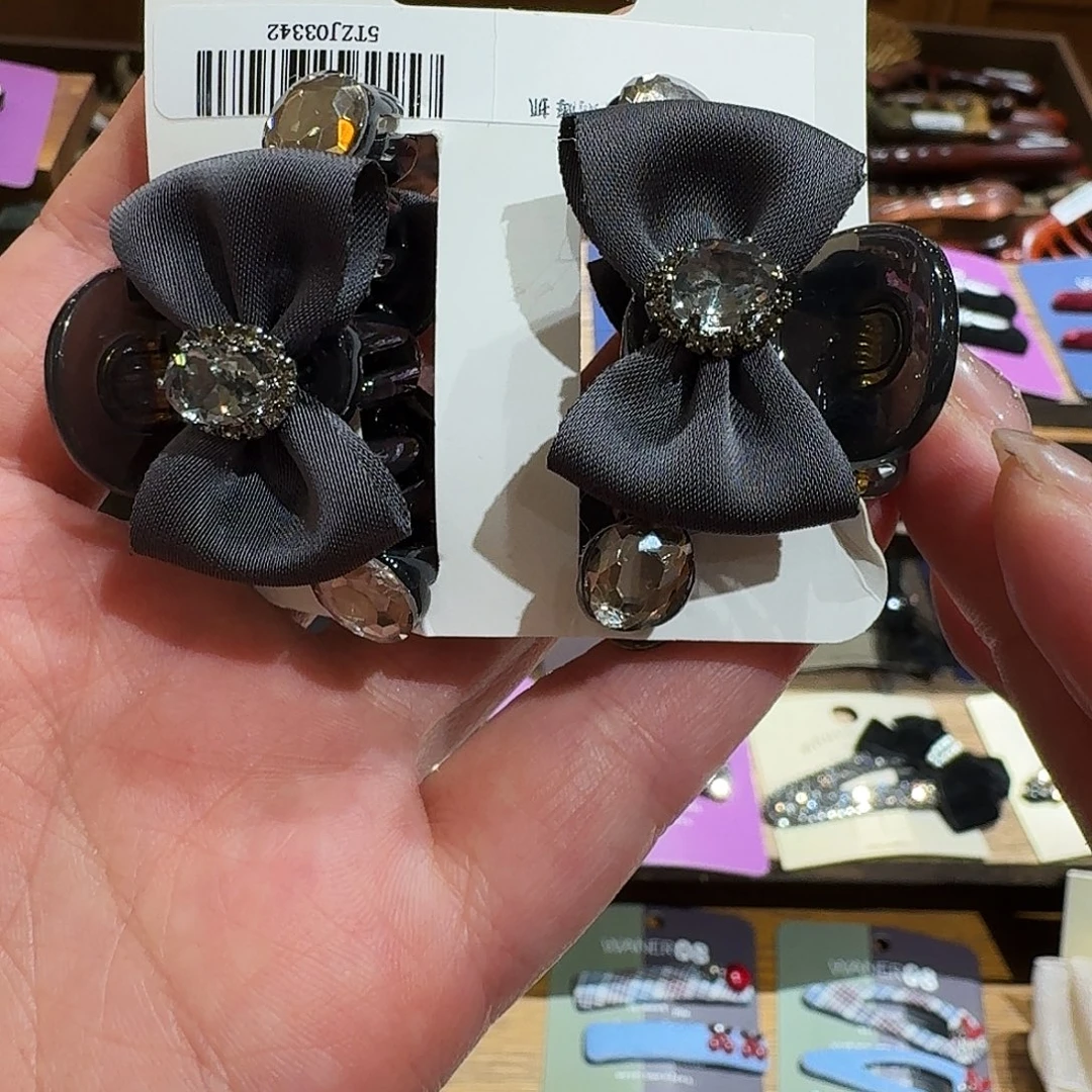 皮质非金属灰色夹子