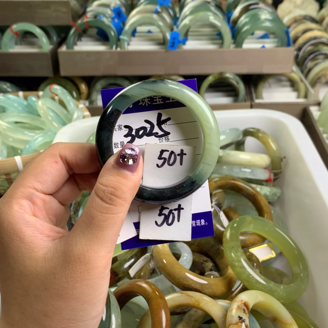 蛇纹石玉未镶嵌手镯3025