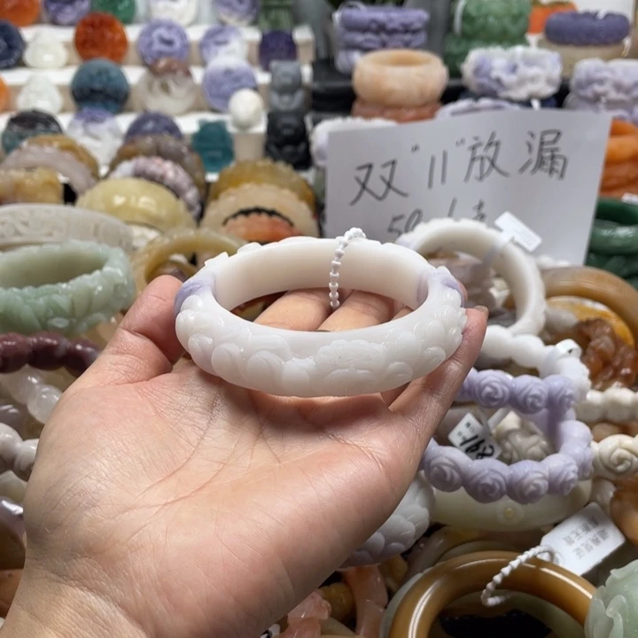 用***8石英质玉未镶嵌手镯