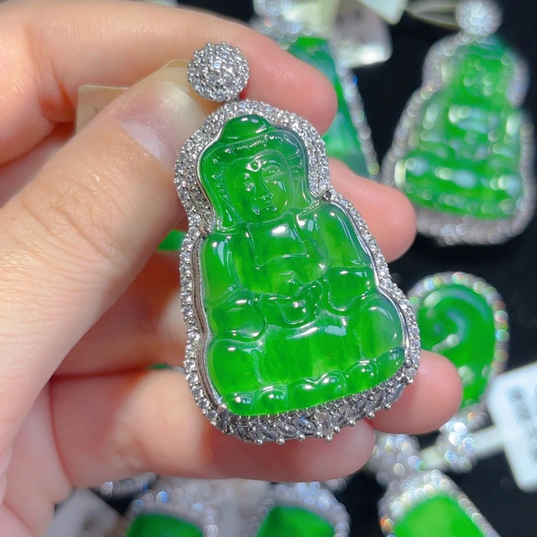 翡翠未镶嵌颈饰观音