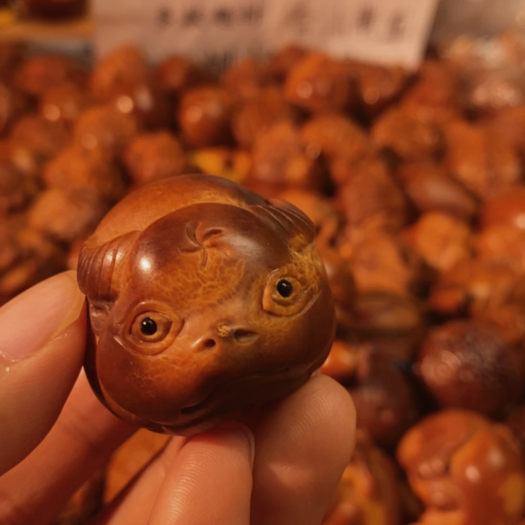 橄榄核把件铜****）小母牛