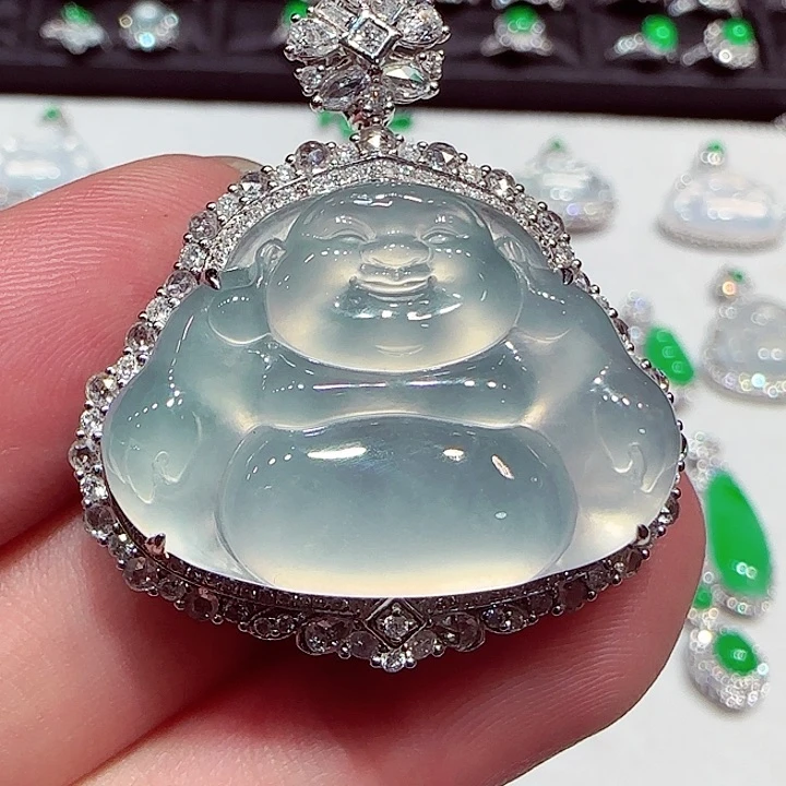 翡翠18K金镶嵌颈饰吊坠