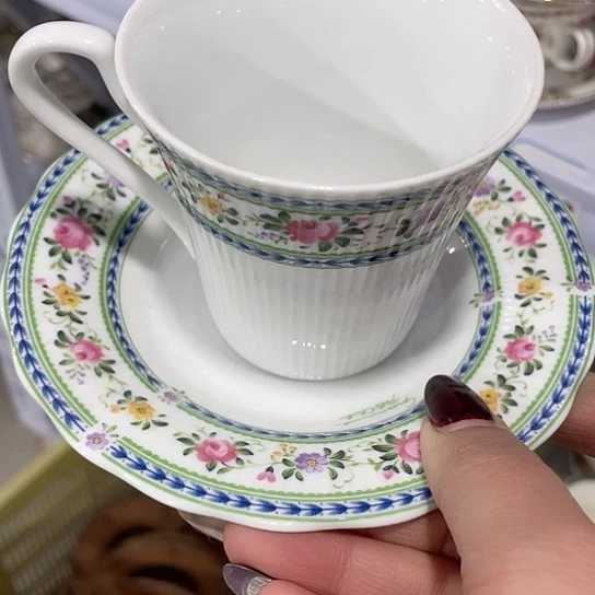 轩**欢瓷器等艺术家都十分喜欢收藏