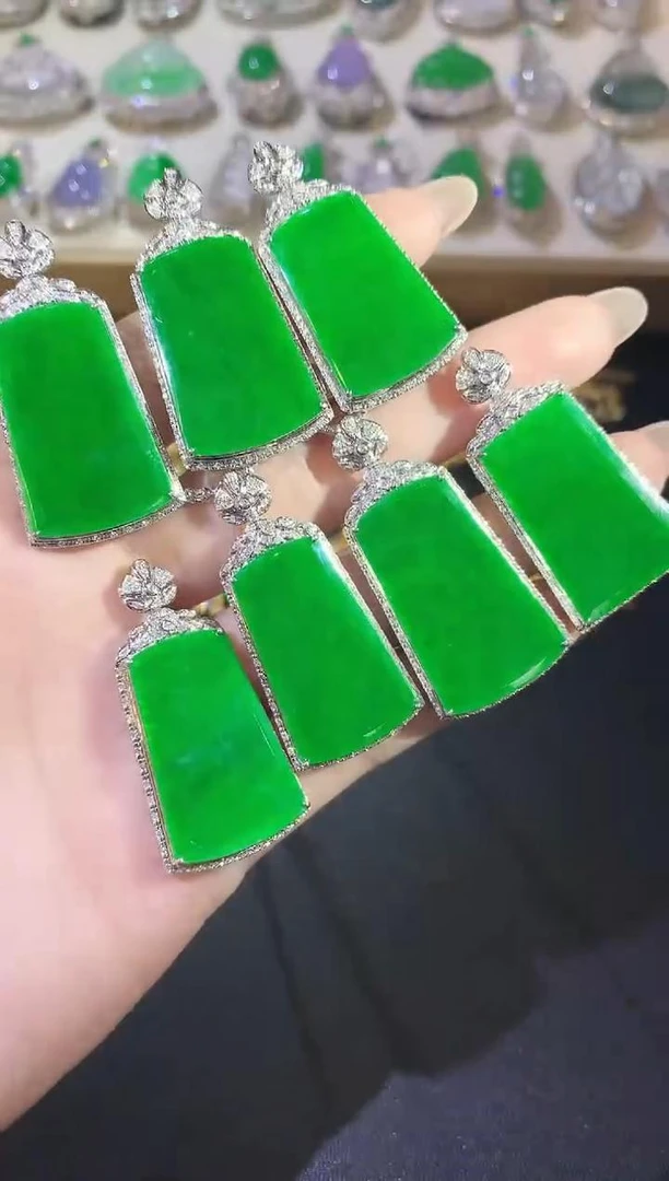 【 云中意】-18K金翡翠无事牌吊坠 - 多样性发货一件lyx