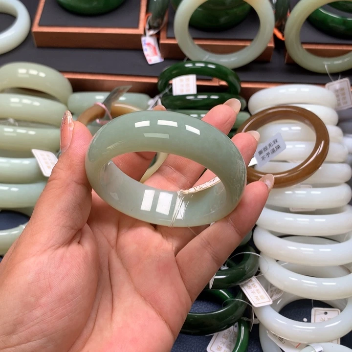 【闪购商品】未镶嵌手镯和田玉