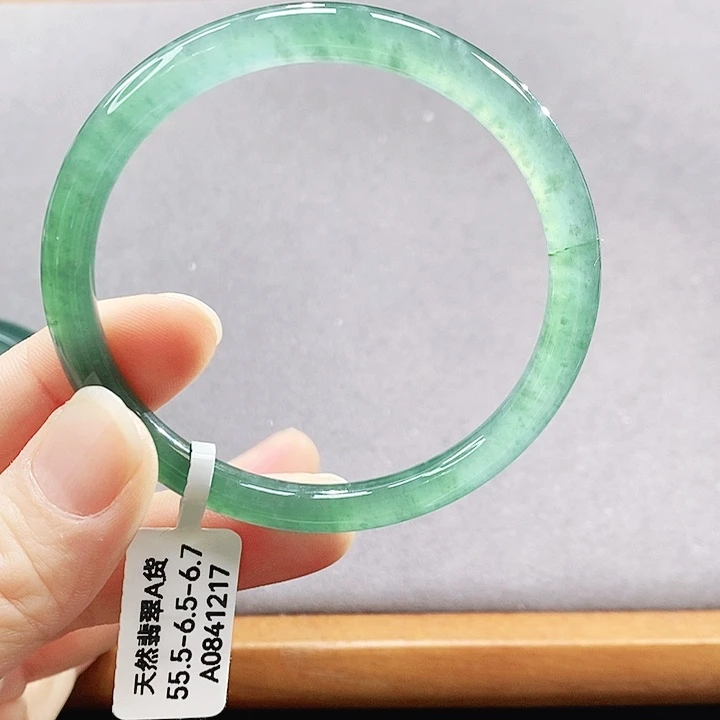 翡翠未镶嵌手镯（圆镯）