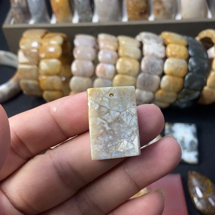 硅化珊瑚（珊瑚玉）手链未镶嵌