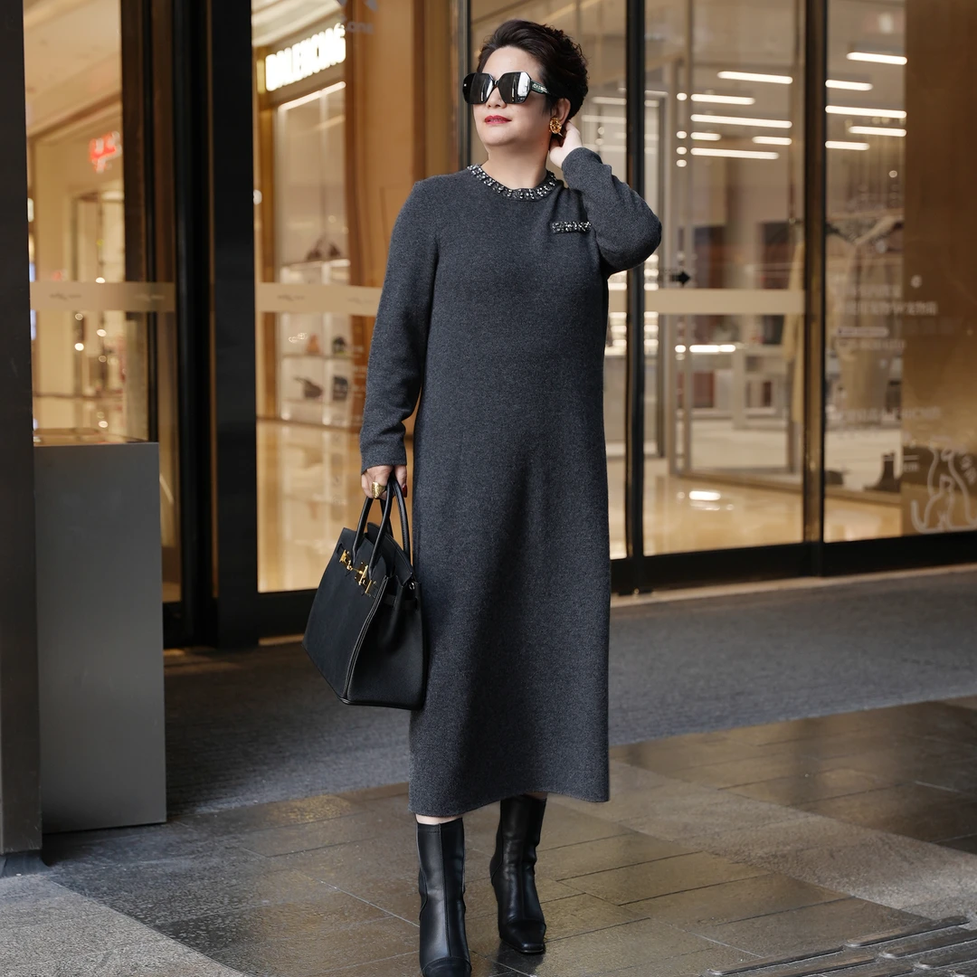 向红同学2025秋冬MIU系两色高级感显瘦钉珠羊毛针织连衣裙0535