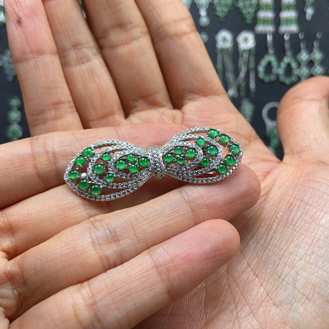 艾***尔翡翠银S925镶嵌耳饰