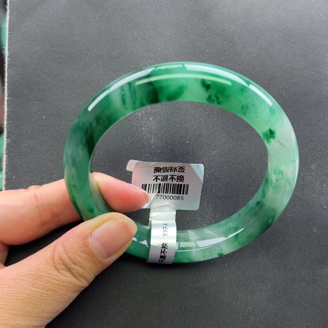 石英质玉未镶嵌手镯+菩提