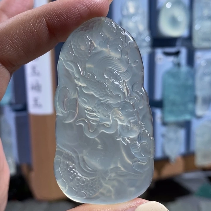 岫玉未镶嵌颈饰吊坠