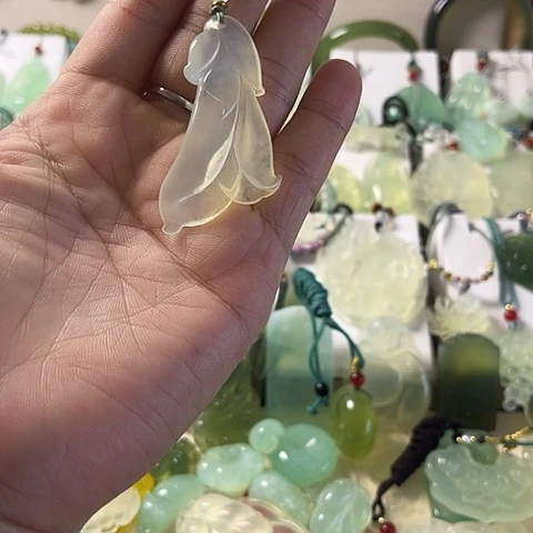 未镶嵌蛇纹石玉颈饰