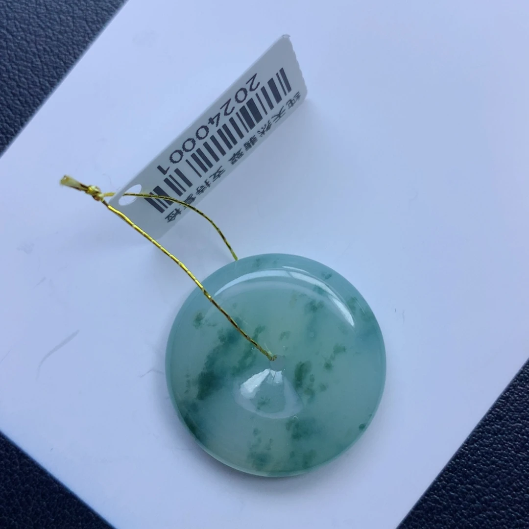 翡翠颈饰未镶嵌平安扣