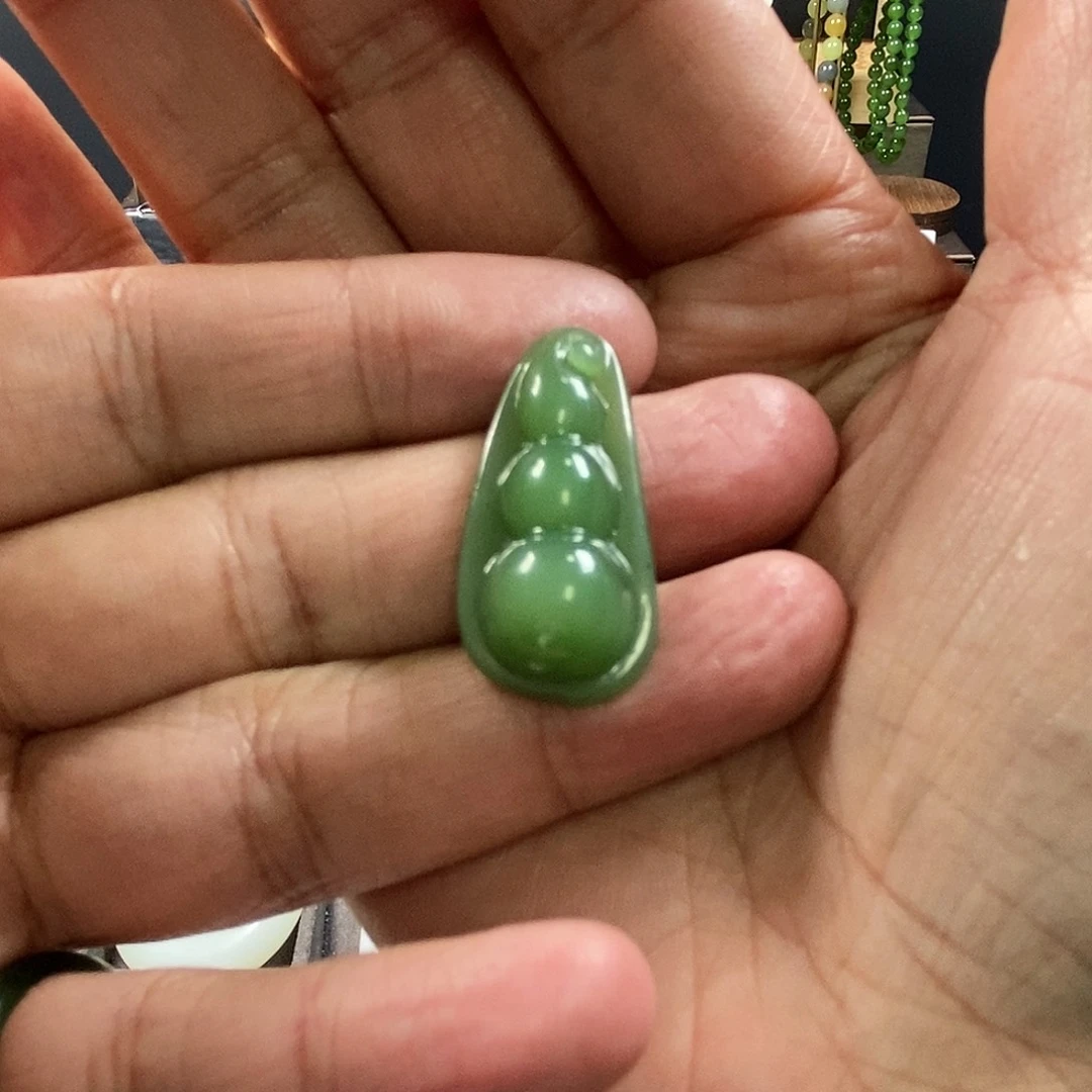 鸿***5和田玉未镶嵌颈饰