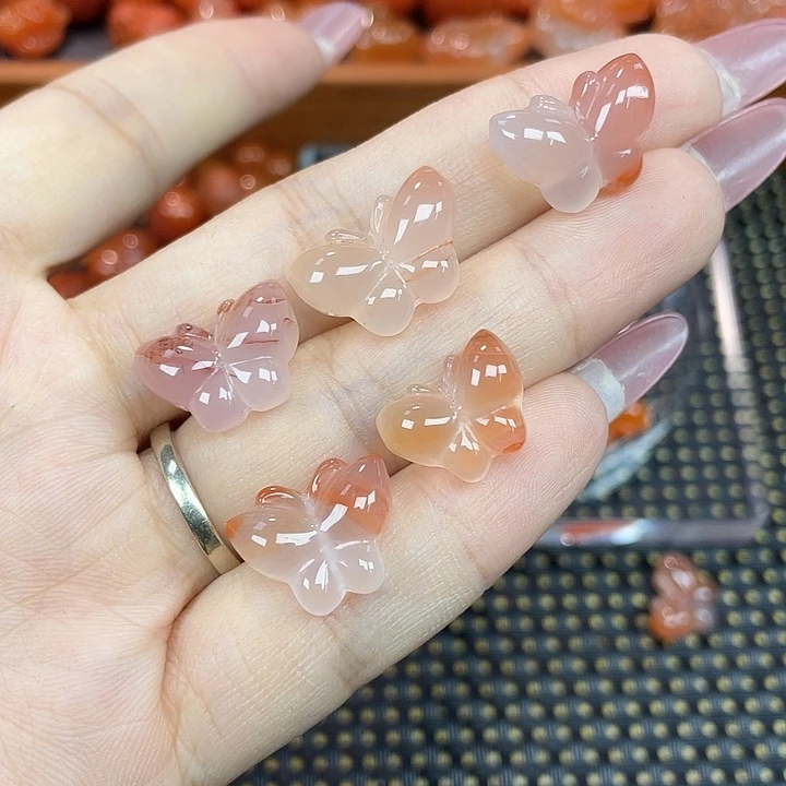 南红玛瑙未镶嵌颈饰蝴蝶