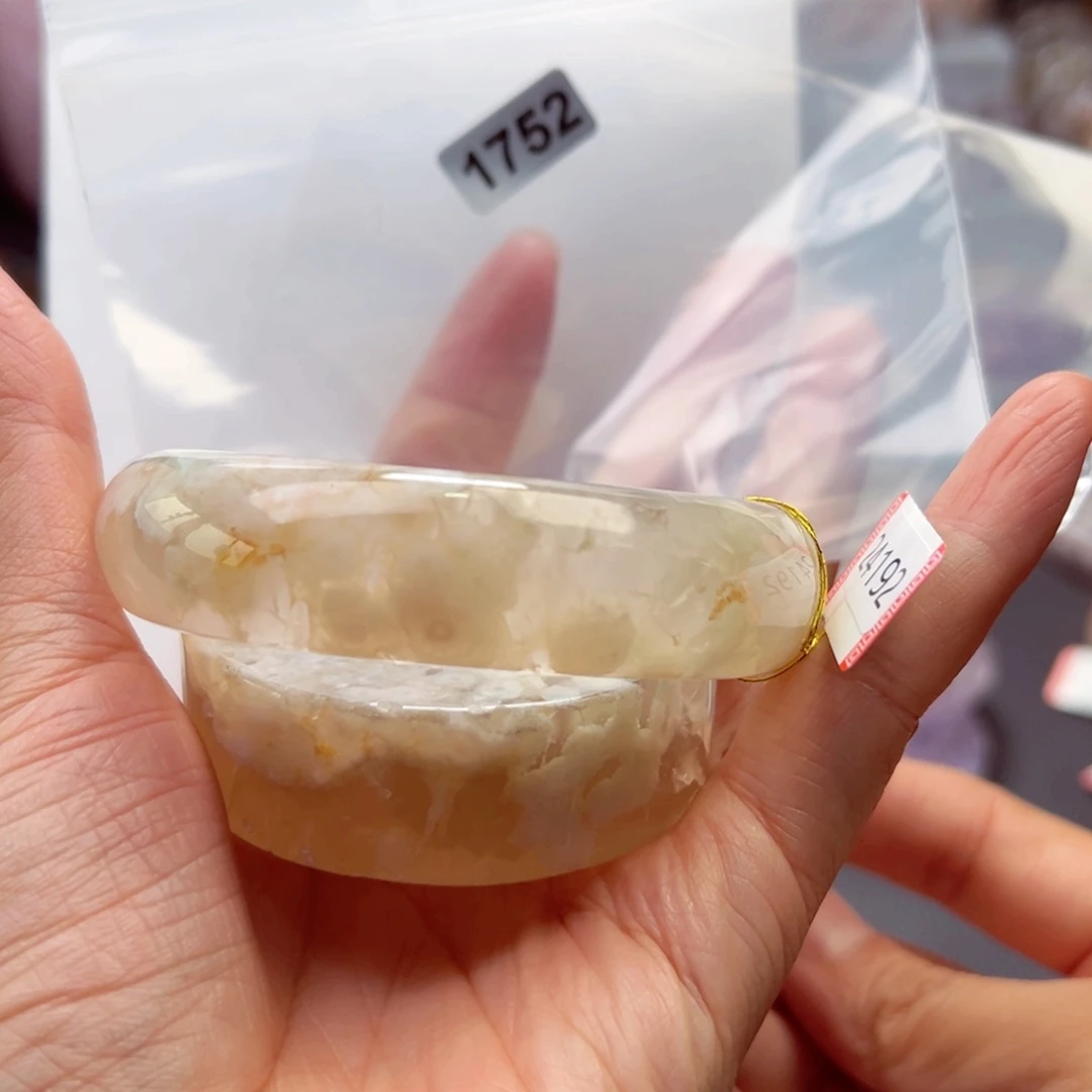 玛瑙/玉髓手镯未镶嵌?****定