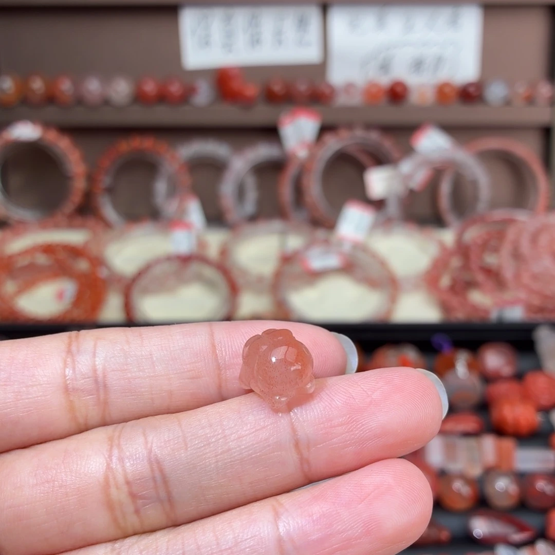 南红玛瑙未镶嵌川料冲天兔